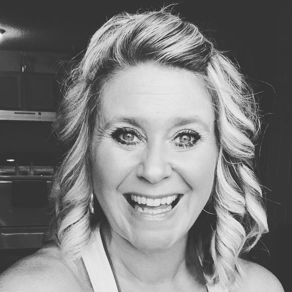 Meet your Posher, Amy - Picture 2 of 2